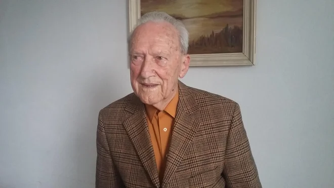 Prof dr. Ignacij Voje je med drugim opozoril na problematiko lastništva domov za starejše, pri čemer na slovenski trg vstopajo tuji lastniki. Foto Andreja Žibret Ifko