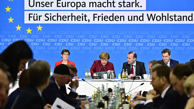 Fotografija: Nemške sredinske stranke ne tekmujejo le z domačimi nacionalisti, temveč vse bolj tudi druga proti drugi. Foto: Tobias Schwarz/Afp