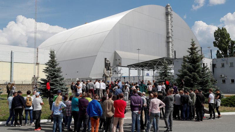 Fotografija: Streha nad glavnim reaktorjem. FOTO: Reuters
