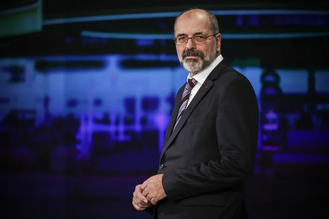 Če ne bo zagotovljen denar oziroma če bi se pojavile zahteve po nerazumnem krčenju programov ali neizvedljivih hitrih racionalizacijah, mene tu ne bo, pravi prvi mož RTV Slovenija Igor Kadunc. FOTO: Uroš Hočevar/Delo