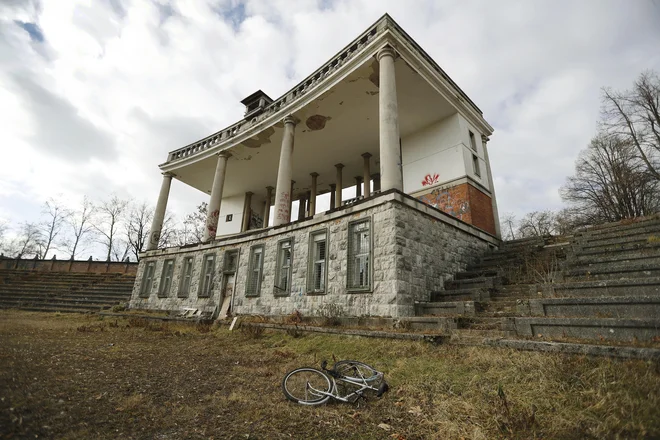 Alenka Bizjak: Skupna nominacija Prage in Ljubljane za vpis Plečnikov del na seznam svetovne dediščine Unesca zaradi razpadajočega stadiona ni bila uspešna. Foto Leon Vidic