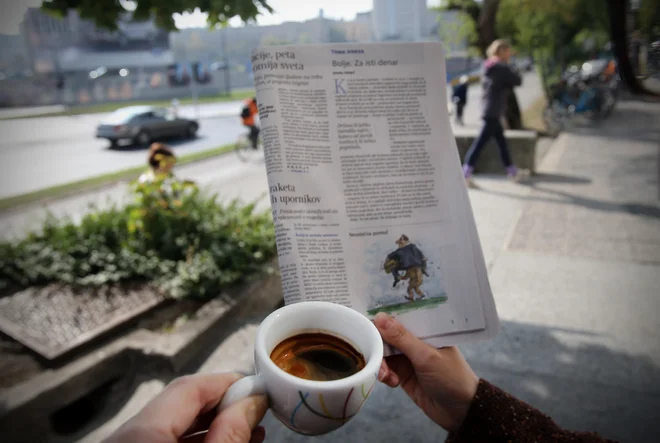 Povprečna dnevna prodana naklada Dela, Dnevnika in Večera skupaj je okoli 60.000 izvodov, tistih, ki te časnike berejo vsak dan v tednu, pa okoli 220.000. Foto Blaž Samec