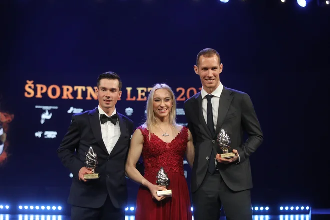 V Cankarjevem domu so podelili nagrade za športnike leta 2019. To so postali Janja Garnbret, Primož Roglič in odbojkarska reprezentanca. FOTO: Voranc Vogel/Delo