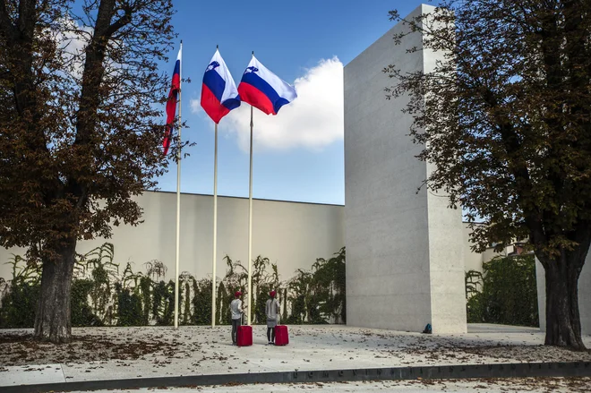 Po koncu vojne je postal žrtev lastne propagande. Če bi ostal v civilni obleki, bi ga Angleži bržkone ne vrnili. FOTO: Voranc Vogel/Delo