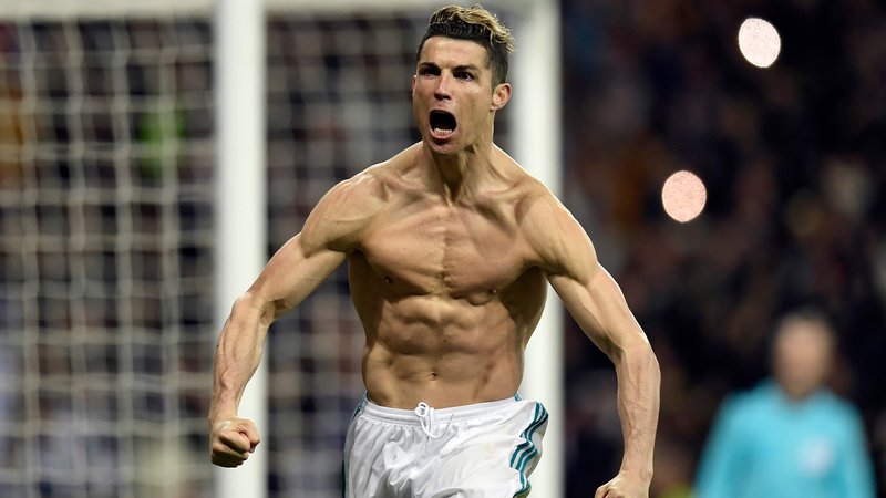 Fotografija: Cristiano Ronaldo je v sredo dopolnil 35 let, a mlajšim tekmecem daje vedeti, da mu še niso kos. FOTO: AFP