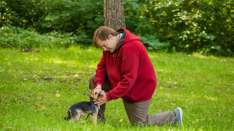 Fotografija: V službi je pojedel tri francoske rogljičke in jabolko in spil štiri kave s sladkorjem. Foto: Shutterstock