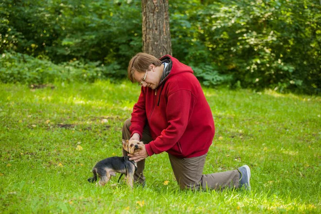 V službi je pojedel tri francoske rogljičke in jabolko in spil štiri kave s sladkorjem.&nbsp;Foto: Shutterstock