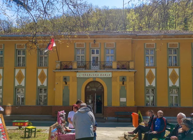 V Vranjski Banji, dobro poznani tudi Slovencem, izvira voda s temperaturo med 63 in 92 stopinjami Celzija. Foto Milena Zupanič