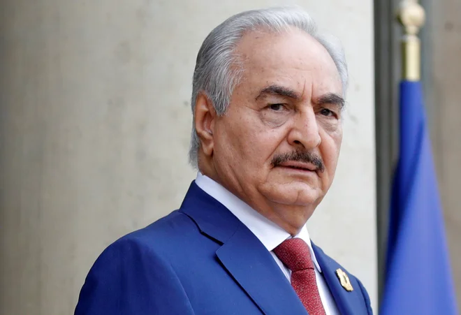 Uporniški general Kalifa Haftar je v kratek času z vojaško ofenzivo zavzel večino libijskega ozemlja.
FOTO: Philippe Wojazer/Reuters