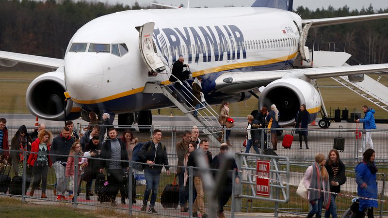 Fotografija: Ryanair bo s sedanjo floto sposoben prepeljati približno milijon potnikov manj, kot so načrtovali. Foto Reuters