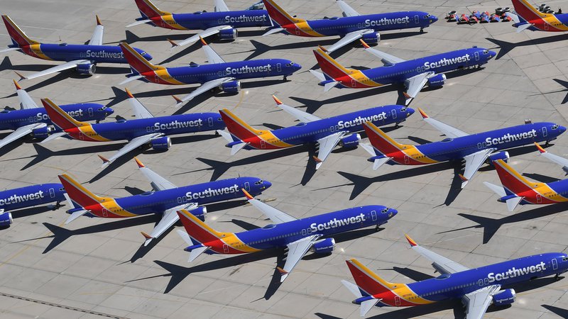 Fotografija: Boeingi 737 max do nadaljnjega ostajajo na tleh. FOTO: Mark Ralston/ AFP