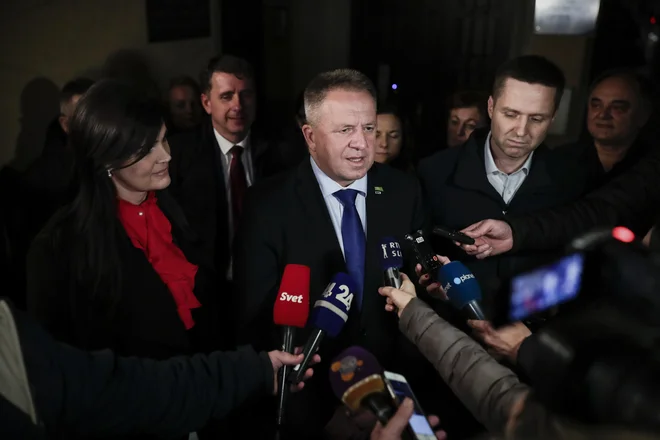 Svet SMC je pooblastil Zdravka Počivalška za nadaljnje pogovore z Janezom Janšo. FOTO: Uroš Hočevar