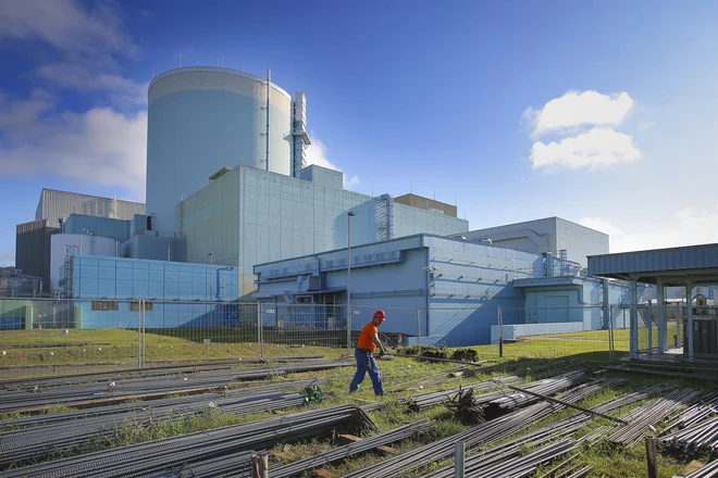 Jedrska elektrarna Krško: Arso mora ponovno odločati o njenem podaljšanju do 2043. FOTO: Jože Suhadolnik/Delo