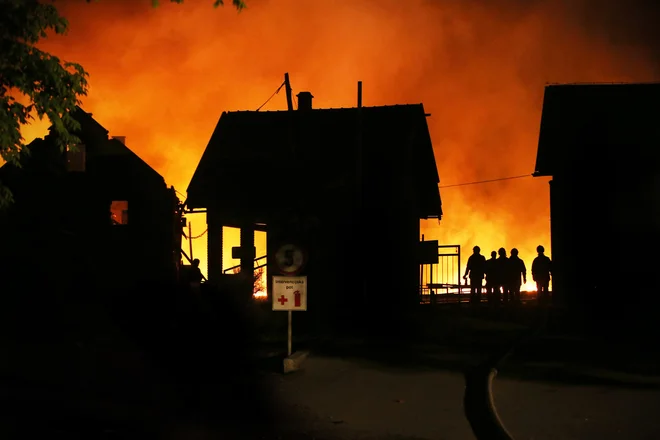 V Ekosistemih pri Novem mestu je zagorelo, ko je bil spomin na Kemis še živ. FOTO: Jure Eržen/Delo