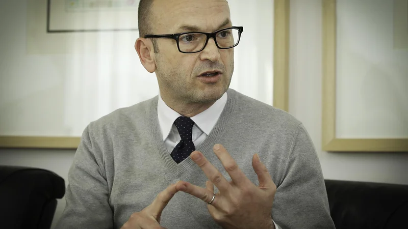 Fotografija: To, da so se po zgodbi o domnevnem pranju denarja iz Irana prek NLB pojavili dokumenti o domnevnem pranju denarja italijanskih državljanov prek Nove KBM, je bilo po besedah Boštjana Jazbeca »narejeno z določenim namenom, da se uravnoteži zgodba iz NLB«. FOTO: Jože Suhadolnik/Delo