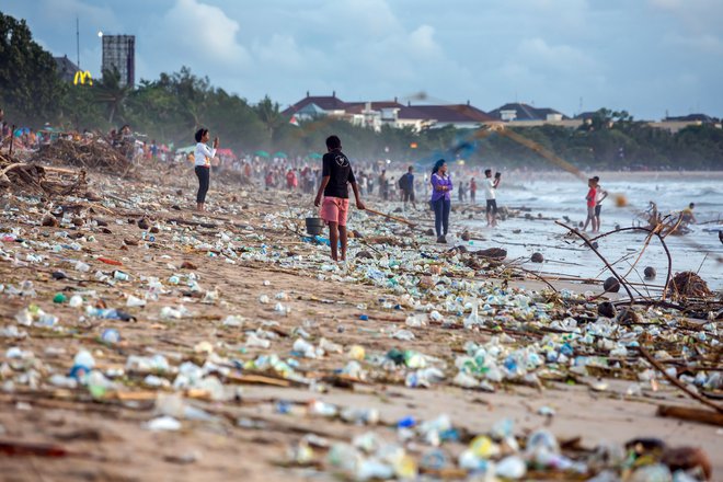Onesnaženje s plastiko se je od leta 1980 povečalo za desetkrat. Foto Shutterstock