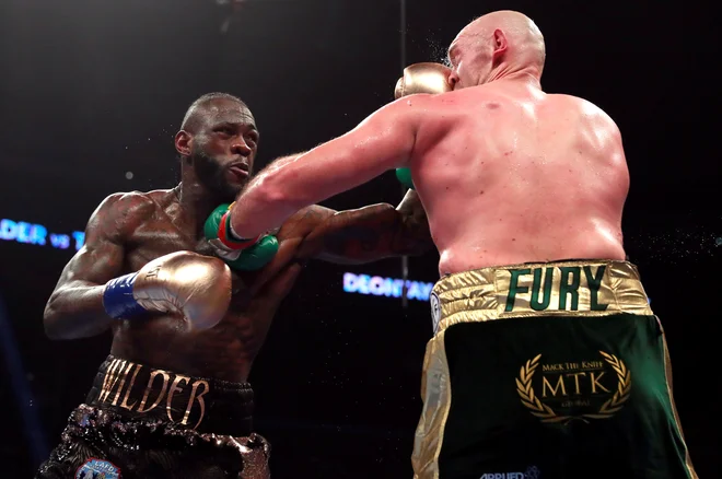Deontay Wilder (levo) se je decembra lani v spektakularnem obračunu s Tysonom Furyjem razšel z neodločenim izidom. FOTO: Reuters