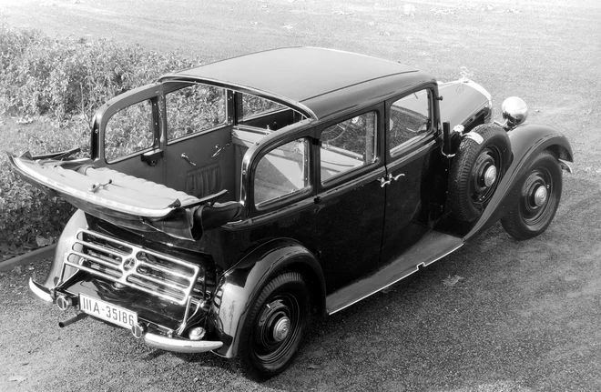 Mercedes-benz 260 D pullman landaulet je bil priljubljen kot taksi, saj je lahko peljal šest ljudi. FOTO: Daimler