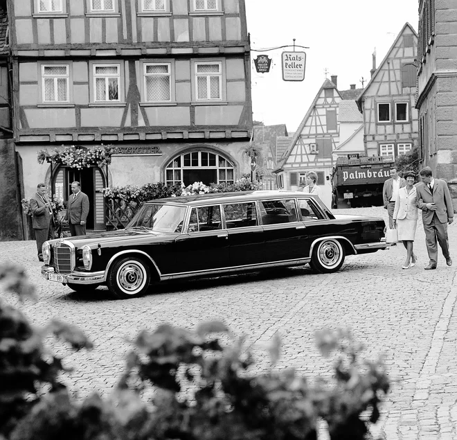 Mercedes-benz 600 pullman kot državniška limuzina iz leta 1967. FOTO: Daimler