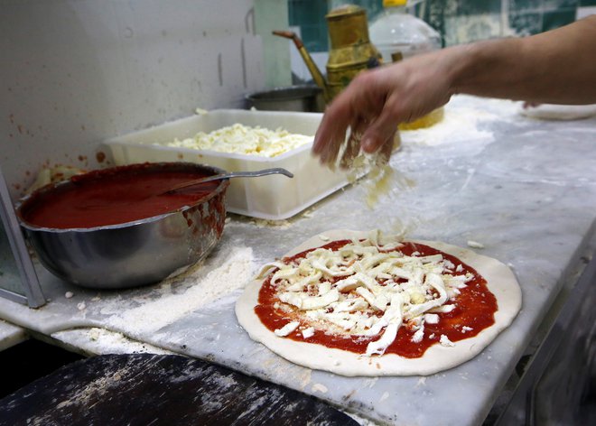 The Neapolitan Association grants authenticity only to pizzerias that adhere to the written rules for preparing a popular dish.  Photo: Cerro de Luca/Reuters