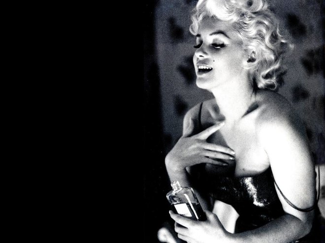 Marilyn Monroe je Chanelov obraz uradno postala šele posthumno, v oglasni kampanji <em>Marilyn and N°5</em> leta 2013.<br />
Foto Promocijsko gradivo