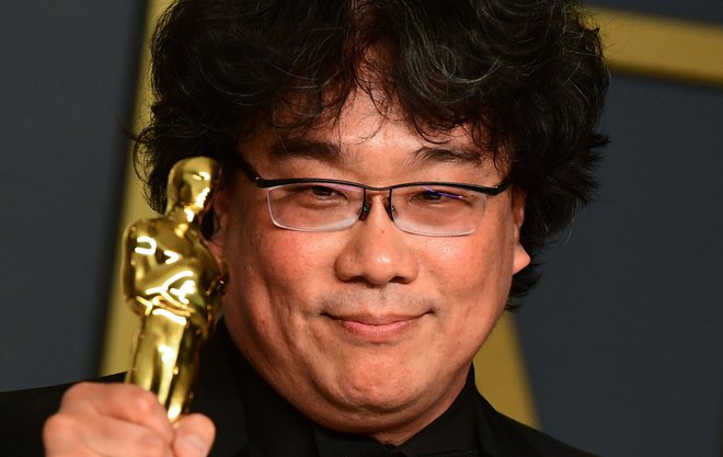 Že pred časom je režiser Bong Džun Ho pripovedoval, da lahko ljudje s podnapisi spoznajo še toliko več neverjetnih filmov. FOTO: AFP
