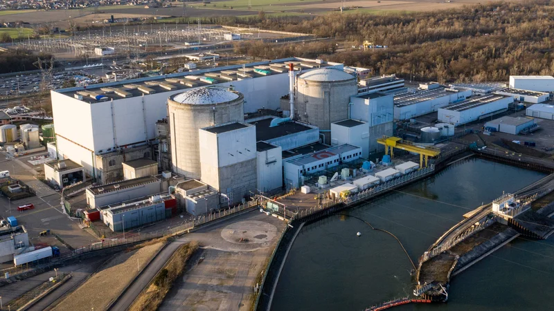 Fotografija: Francija bo jedrsko elektrarno v Fessenheimu zaprla po 43 letih delovanja. FOTO: Sebastien Bozon AFP