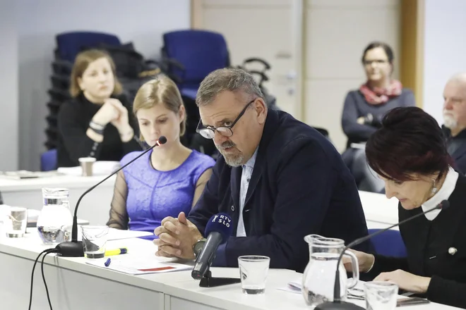 Če bi se vzorci kadrovanja v kulturnih zavodih spremenili, bi se za prijavo odločali tudi tisti, ki se jim s prirejenimi razpisi zdaj ne ljubi ukvarjati. Foto Leon Vidic/delo