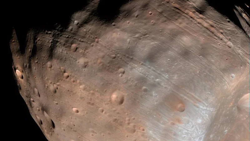 Fotografija: Fobos ima povprečni premer 22 km. FOTO: NASA/JPL-Caltech/University of Arizona