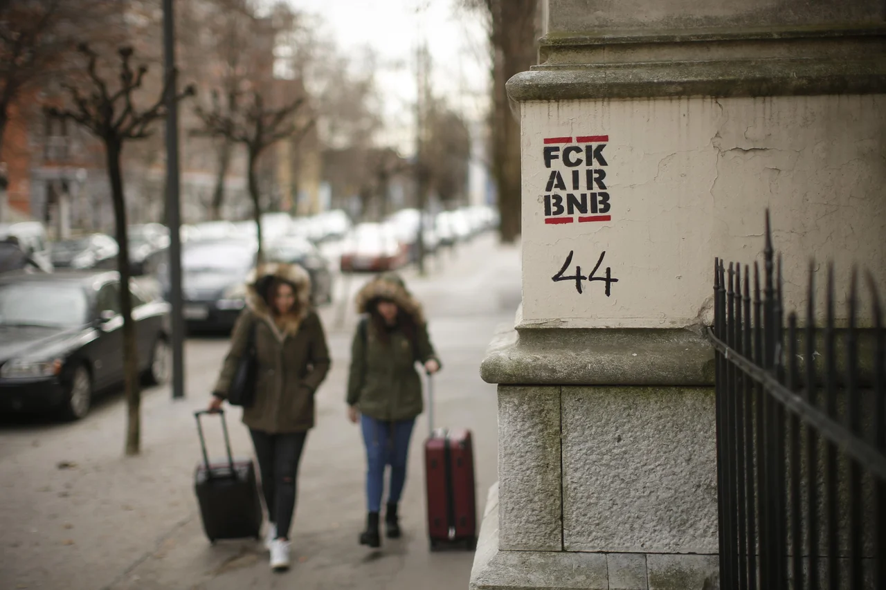 Fotografija: Delamo se, da Airbnb ni kapitalizem v najbolj perverzni obliki. FOTO: Jure Eržen/Delo