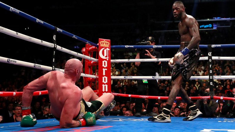 Fotografija: Čeprav je Deontay Wilder v prvem medsebojnem dvoboju dvakrat spravil na tla Tysona Furyja, se je moral sprijazniti z neodločenim izidom. FOTO: Reuters