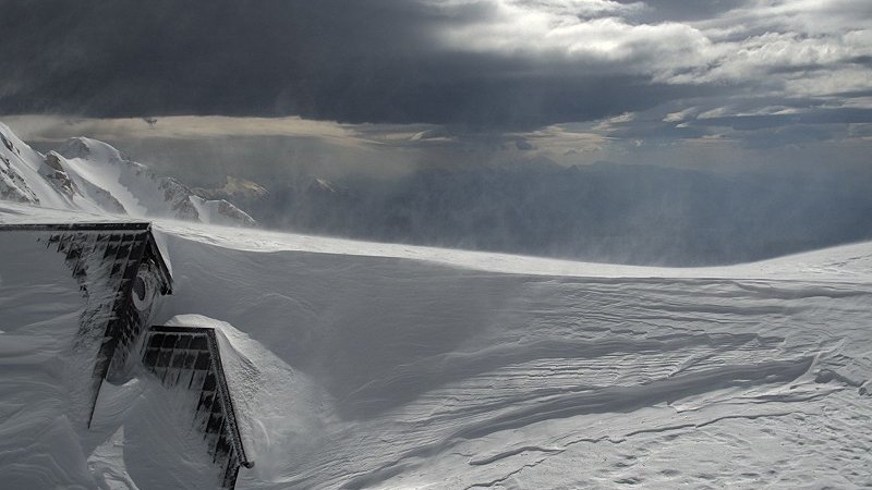 Fotografija: Rekordna snežna odeja na Kredarici za maj. FOTO: Arso