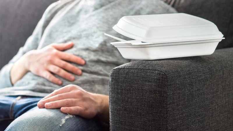 Fotografija: Kadar pa težave kljub dietnim ukrepom, spremembam načina življenja in primernim izdelkom vztrajajo in se ne zmanjšujejo, poiščimo zdravniško pomoč. Foto: Shutterstock
