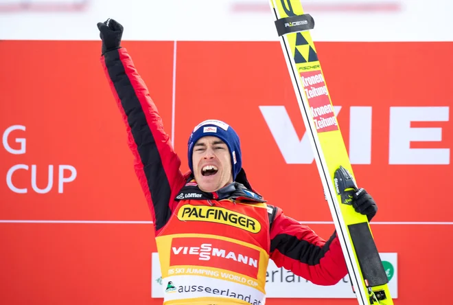 Avstrijec Stefan Kraft je zmagovalec druge tekme v Romuniji. FOTO: AFP