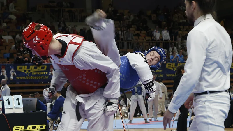 Fotografija: Ivan Trajković (z modro čelado) optimistično pričakuje začetek svetovnega prvenstva v Manchestru. FOTO: Blaž Samec/Delo