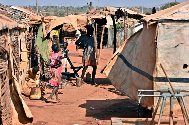 Številni prebivalci Južnega Sudana so pred nasiljem pobegnili v taborišča pod zaščito sil združenih narodov. FOTO: Tony Karumba/AFP