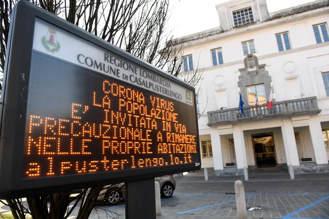 Koronavirus pretresa Italijo. FOTO: Reuters