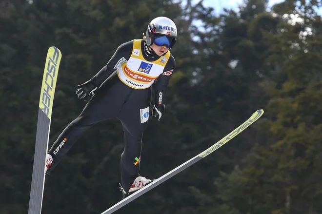 Norvežanka Maren Lundby (254,8 točke) je zmagovalka posamične tekme smučarskih skakalk za svetovni pokal na Ljubnem ob Savinji. FOTO: Jože Suhadolnik
