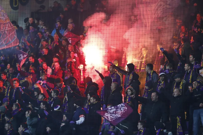 Maribor in Olimpija sta pritegnila v Ljudski vrt prek 10.000 navijačev. FOTO: Leon Vidic