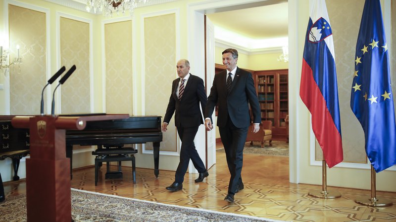 Fotografija: Jutri se bodo morali vodje poslanskih skupin pred predsednikom republike Borutom Pahorjem izreči, ali lahko sestavijo novo vlado ali ne. Oči bodo še posebej uprte v SDS, ki pogajanja za novo koalicijo vodi. FOTO: Uroš Hočevar