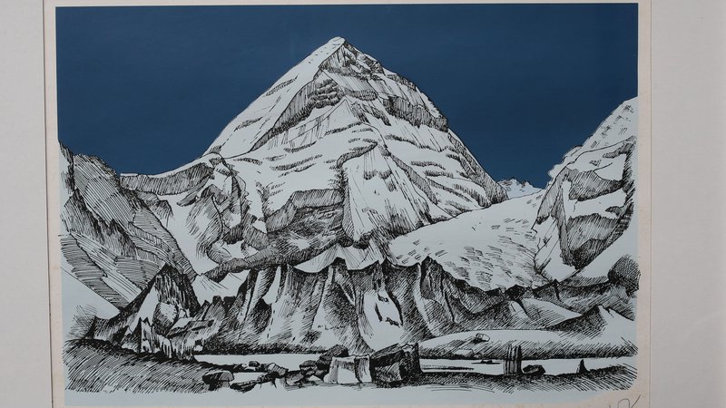 Fotografija: Na odpravi je bil tudi slikar Franc Novinc. Umetnina Everest je ena od treh, ki jih je muzeju posodil novinar Marjan Raztresen. FOTO: Tomi Lombar