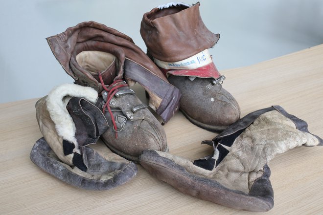 Čevlji Ivana Kotnika - Ivča, ki jih je Alpina izdelala posebej za to odpravo. FOTO: Tomi Lombar