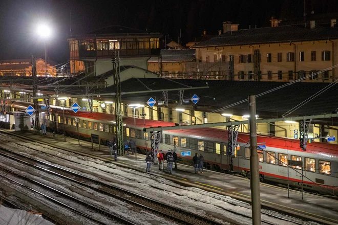 V Avstriji se pojavlja celo ideja o ponovni uvedbi nadzora na meji z Italijo. FOTO: Johann Groder/AFP