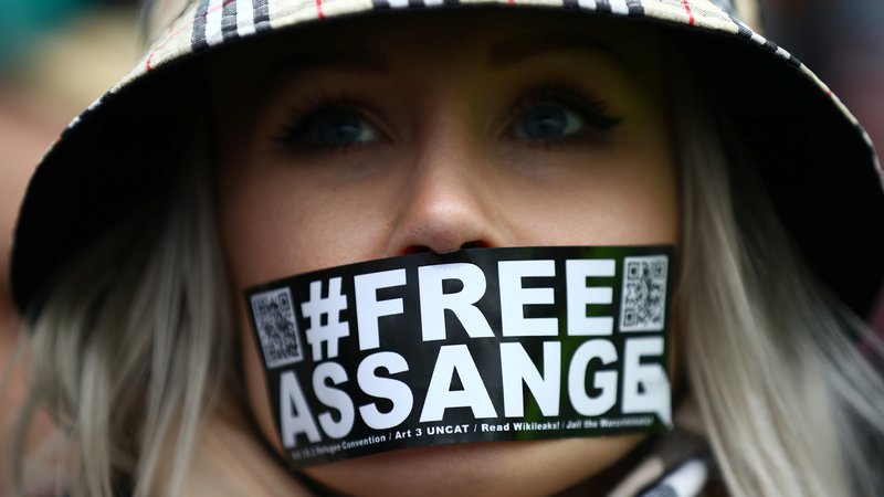Fotografija: Nekdanji varuh človekovih pravic Matjaž Hanžek je dodal, da se je več uglednih strokovnjakov strinjalo, da gre v primeru Assangea za grobo kršenje človekovih pravic. FOTO: Hannah Mckay/Reuters