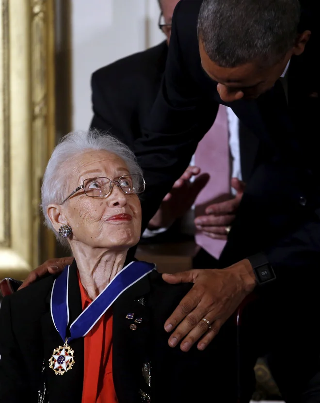 Barack Obama ji je leta 2015 podelil najvišje ameriško civilno odlikovanje. FOTO: Carlos Barria Reuters