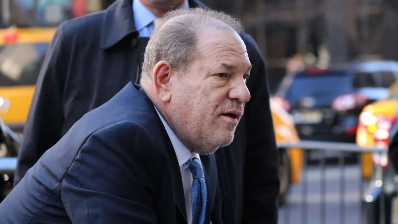 Fotografija: Harvey Weinstein med prihodom na sodišče v New Yorku. FOTO: Spencer Platt/AFP