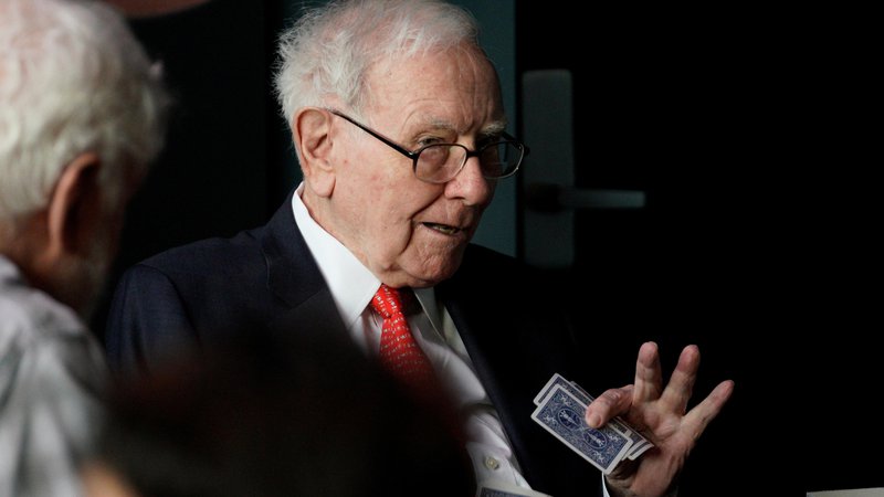 Fotografija: Warren Buffett in Bill Gates pravita, da ju je branje oblikovalo in mu pripisujeta svoj poslovni uspeh. FOTO: Reuters