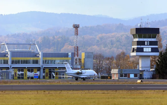 Če bo vse šlo po načrtih, bo letališče Edvarda Rusijana samevalo kratek čas. FOTO: Tadej Regent