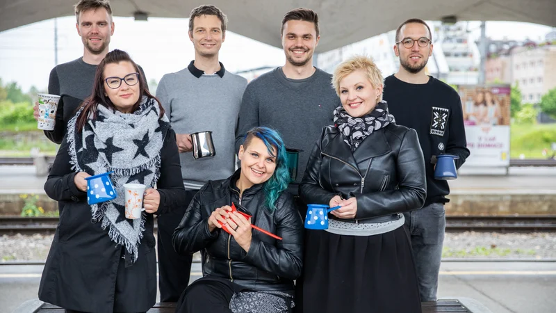 Fotografija: Jazzva so Katja Kovačič, Jasna Žitnik Anja Hrastovšek, Jon Leskovec, Klemen Dovjak, Andrej Perdih in Anej Kebrič.
FOTO: Adrian Pregelj