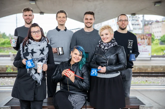 Jazzva so Katja Kovačič, Jasna Žitnik Anja Hrastovšek, Jon Leskovec, Klemen Dovjak, Andrej Perdih in Anej Kebrič.<br />
FOTO: Adrian Pregelj